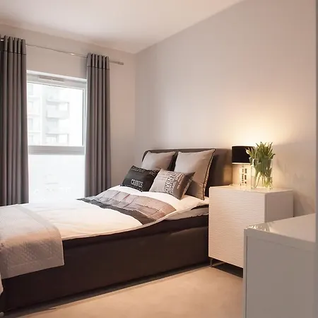 Albatross Towers Joda Bed Apartment *